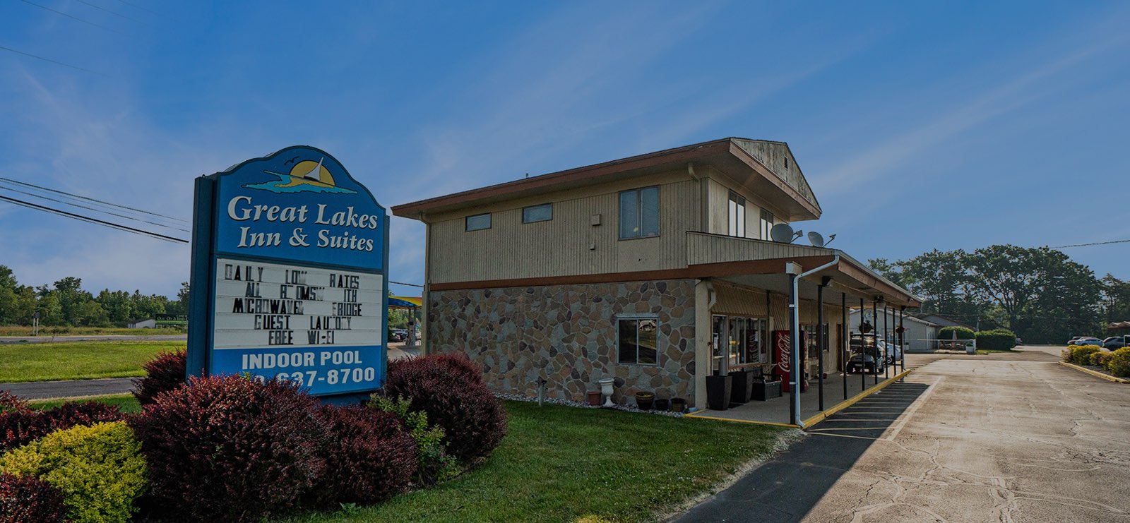 Great Lakes Inn & Suites Exterior